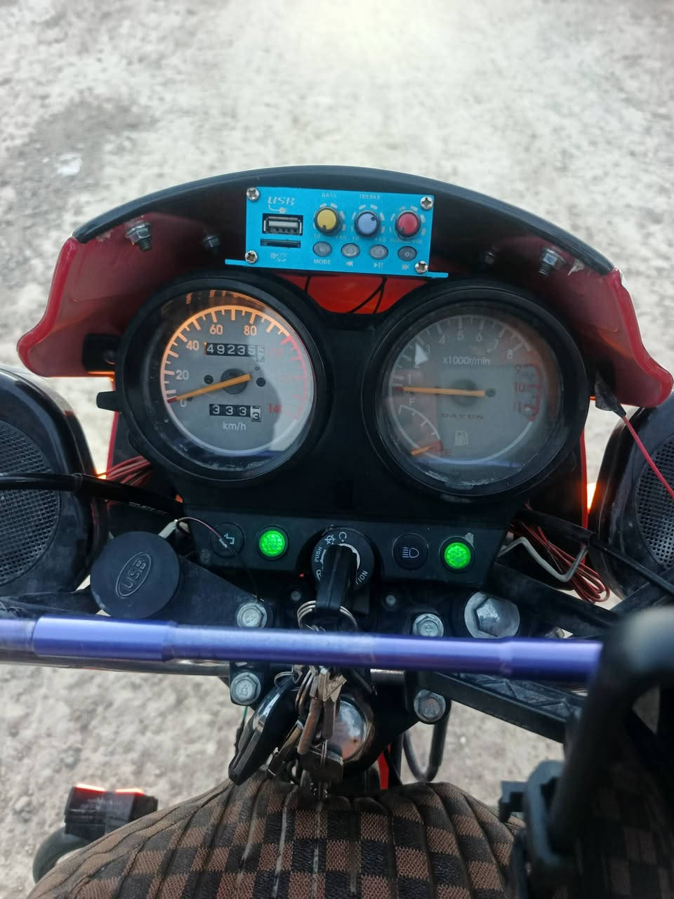 سلام عليكم موشراي لا تراسل ولا تخابر ديوان موديل 24 مكينه مقفوله 200 اوراقه سكنر مقفوله من كلشي سعر مليون او 150 بيها مجال للطيبين *********** مكاني صلاح الدين سامراء
