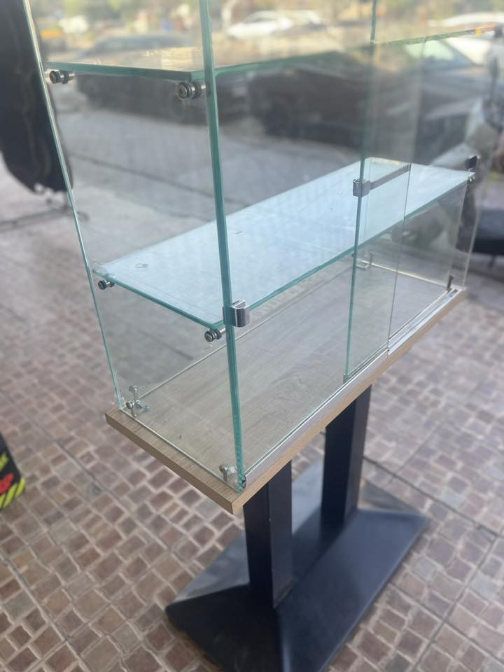 فاترينة جام استخدام قليل
ارتفاع 150cm وعرض 40cm نزال 28cm
سعره 125 الف
المكان بغداد جكوك
***********
