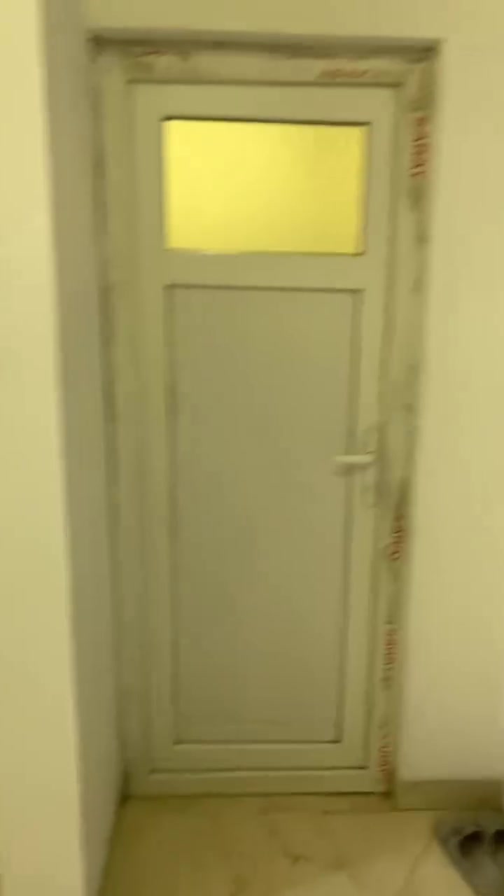 🏠 شقة "سوبر ديلوكس" للإيجار في مجمع كامراني – سكن النخبة!
هل تبحث عن الفخامة والراحة في موقع استراتيجي؟
نقدم لكم شقة بتصميم VIP ومساحة واسعة (136 متر مربع)، مأثثة بالكامل بأرقى التجهيزات (سوبر ديلوكس)، جاهزة لتكون منزلك المثالي.
لماذا هذه الشقة هي خيارك الأفضل؟
 تأثيث فخم: ديكورات حديثة، أثاث سوبر ديلوكس، وتجهيزات متكاملة لكل ما تحتاجه للسكن الراقي.
 موقع مثالي: على الشارع الخدمي مباشرة، مقابيل الـ 120، في مجمع كامراني الراقي.
 مساحة رحبة: توزيع ذكي ومساحة 136 متر تمنحك شعوراً بالراحة والوسع.
لا تفوت الفرصة، للاستفسار والحجز يرجى الاتصال على:
📞 ***********
