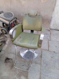 مرحبا كرسي حلاقة للبيع نظيف كيجاته شغالات ب 65 الف 07801367969
