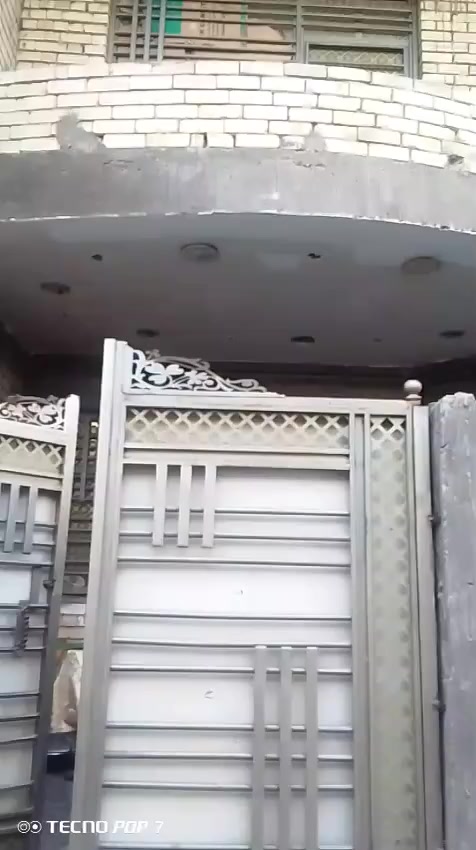 بيت للبيع جديد بناء سنه 2023 قطاع 42 على شارع الداخل الطابق الأول غرفتين طول 5×4 استقبال 6×4 المطبخ بارد مفتوح على الصاله  مطبخ حار مع الملحقات حوش طول 3متر×7 عرض الطابق الثاني اربع غرف  الاتصال على هذا الرقم صاحب العقار  ***********
