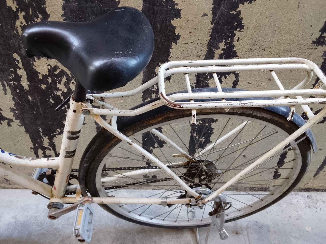 بايسكل ياباني حجم27 مال باله السعر50الف وبي مجال بسيط ***********
