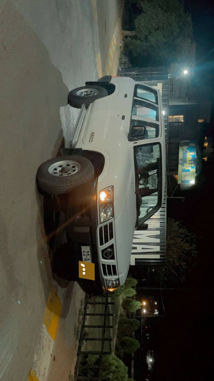 بەناوی خودای گەورەو میهرەبان 
نیسان پاترۆڵ مۆدێل 2002ناوسپی مەرغوبی بازار 
گێر مەکینەی بەشەرت نەکراوەتۆ 
مەکینەی بۆفێلسیش قەباغی نەکراوەتۆ 
گشت گیانی لەسەر دەقی شەریکەیە 
تەنانەت دوگمەی بەدلی تەنکیەکەو دەرەجەی بەرزو نزمی لایتەکانیشی ئیشدەکات 
بەشەرت کۆمپیو تەر 224807کیلۆمەتر رۆشتوە 
چوار تایەی دەنلوبی لەژێرە 
سەنەوی تازەیە 
کارتی بەنزینی کەرکوکی هەیە 
ناوی نیە لەلیستا تەحویل ئەسڵە 
بوشەکانی ژێری بیلادی شەریکەیە 
تەقینی نیە  
تەرجیل بیلاد 
کوشنەکانی هیچی نەدراوەو گاعیشی بیلادە 
هەر چوار قایش قورو ساڵۆنسای بیلاد شەریکە 
سەیارەکە ماڵی دۆستەو بەشەرت بێ عەیبی دەیفرۆشین 
چرکەو سعر ببرە 
سۆنەریم داناوە  چوار پەنجە کارتی هەیە لەکەڵ بستێک سارد    سەیارەی ماڵی خۆمەو بەناوی خۆمەوەیە   
 گۆرینەوەش دەکەم    
بە پاترۆڵ یان مۆنیکا یان مەرزێ  
ناونیشان چەم چەماڵ 
***********
