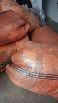 موجود بضاعة بالة اجنبي ملابس اطفال من عمر سنة ل 9 سنين  و في قماصل كما...