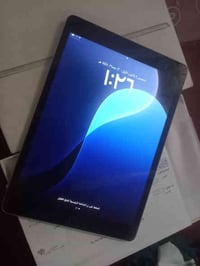 ايباد 9 مستخدم ع ايد وحده 60فريم جهاز نضيف كارتونه وشاحنه مالته كامل س...