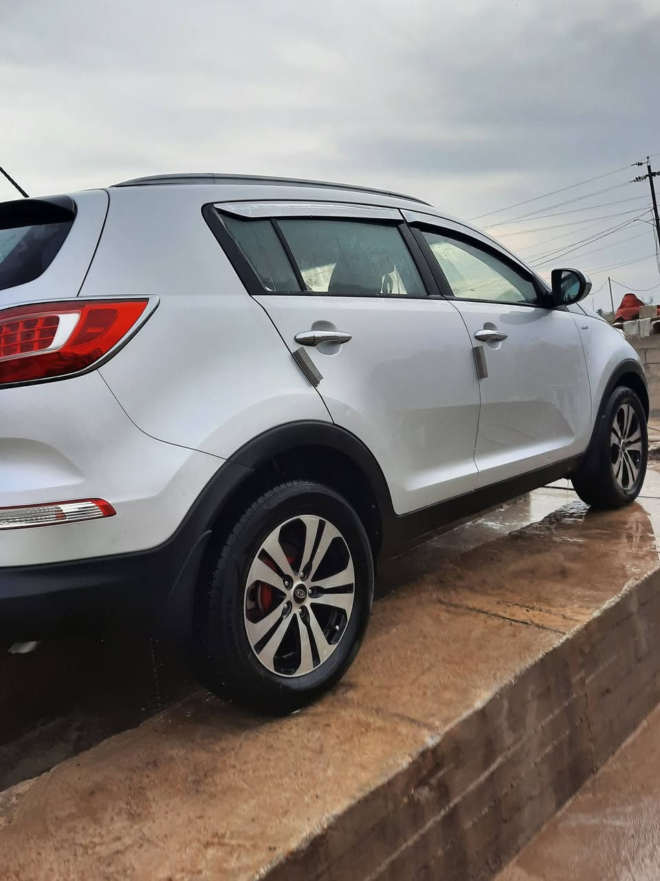 سبورتج 2014 للبيع مكينة 2400 فول فور ويل سيارة خليجي كفالة عامة ب155 وبيها مجال ***********
