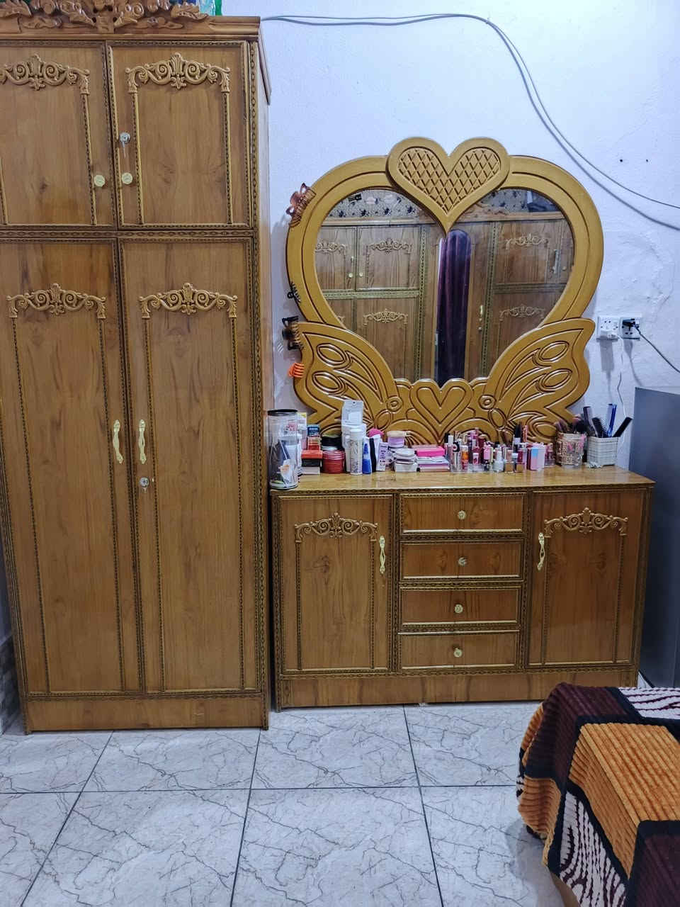 سلام عليكم غرفه اخشاب عراقي بعده جديده ونضيفه سعره مليون و 150بيها مجال شي بسيط ***********
التواصل رقم الهاتف وبي واتساب
