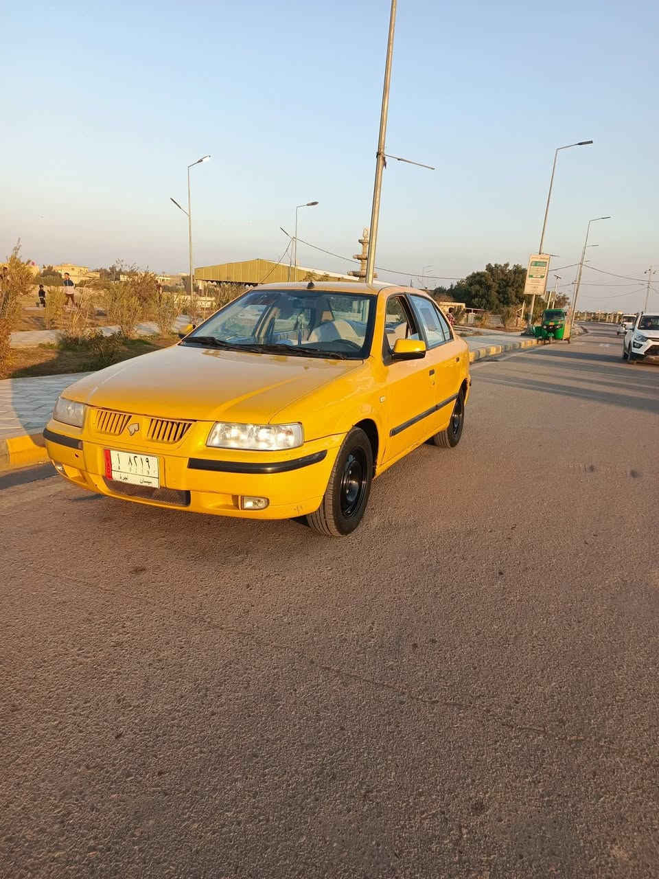 سلام عليكم شباب سمند للبيع الكشره نضيفه ومرتبه سنويته صاقطه كوم.حديد ابيع شراي يجي *********** ...سعره 24 وبيه مجال قليل
