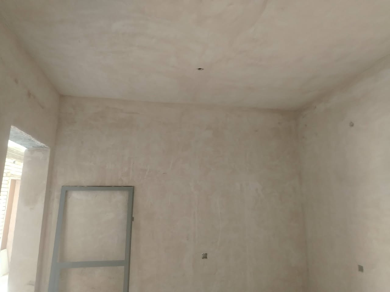 السلام عليكم عملي بياض جص وبورك المتر ب 6الاف هاتف ***********
