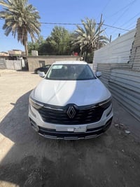 رينو كوليوس 2025 نص فول  زيرو  حرة لون ابيض صدفي احله لون بالابيض سيار...