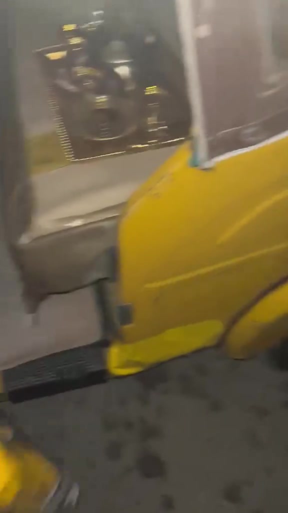 السلام عليكم تكتك مديل 21  مكينه اخت الجديده كلشي بيهةاصلي وجديد والتكتك نعمه من الله بيها نقوصات قليله اطيح من سعرها وعلها غرامه 400 تنزل الغرامه من سعر تك تك
***********
