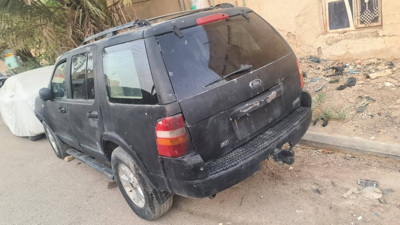 سعر 11 ورقه بيه مكينه شك الكاع
 2 ونص طخم تاير جديد حداديه زينه عوزله بس باتري دواخل جدد  مكان السياره ناصريه بدون لوحات اتكفل سرقه وعشاير مكلف بنشر  ***********
