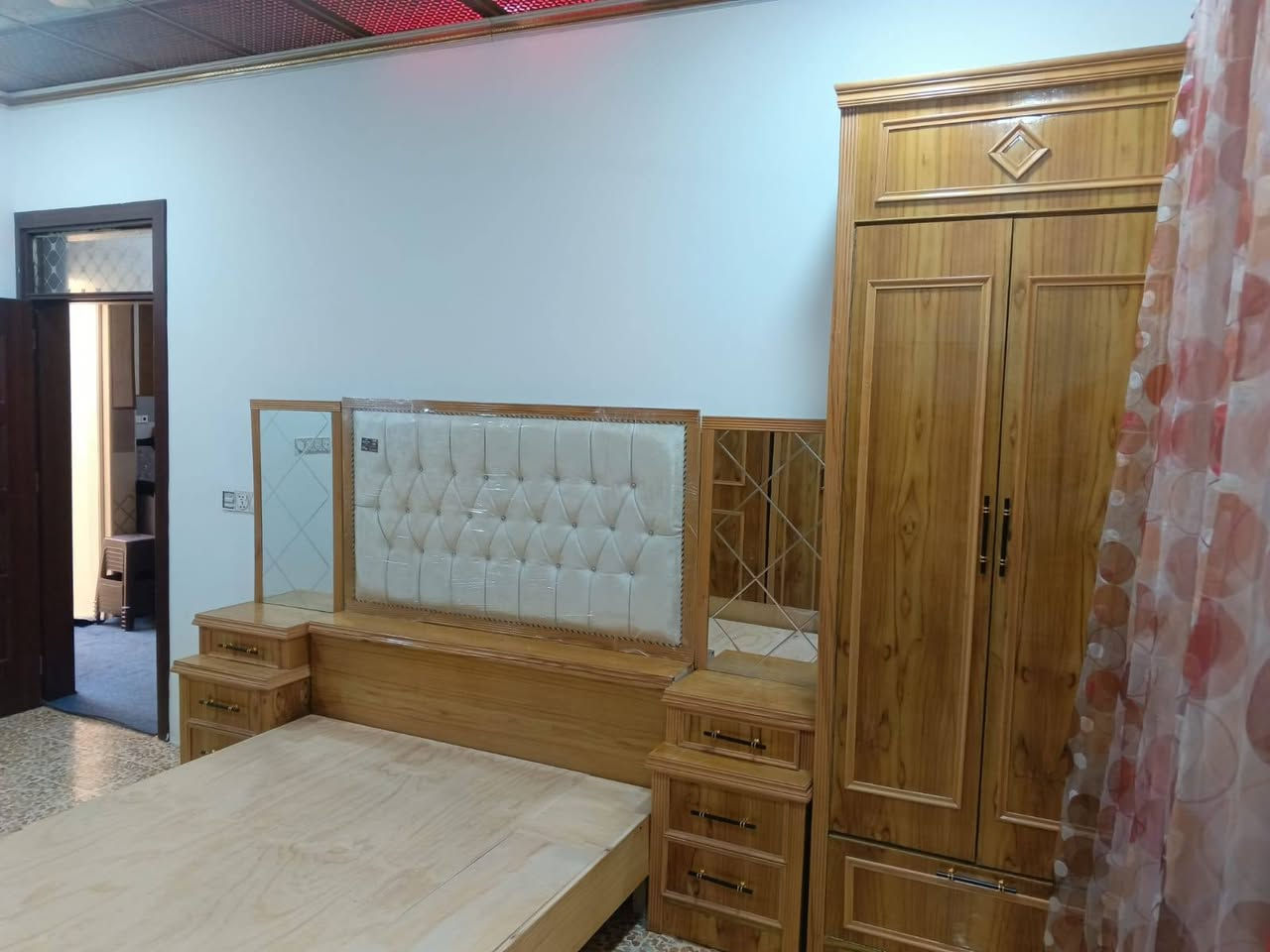 #قسط_غرفتك_براحتك
✔️ ويانا مدة التقسيط سنة و نص بدون مقدمة 
✔️ لحاملي ماستر كارد الرافدين من الموظفين و المنتسبين و المتقاعدين
✔️ يوجد فصال حسب الطلب
✔️ يمكنكم استبدال غرفكم القديمة بغرفة جديدة وتقسيط الفرق
✔️ غرف نوم باحدث الموديلات من خشب الصاج
📌العنوان : الموصل / الجانب الأيمن / الصناعة القديمة / اليابسات مقابيل ميزان البيادر 
📱اسياسيل : *********** (يوجد واتساب)
📱 كورك : *********** (يوجد واتساب
