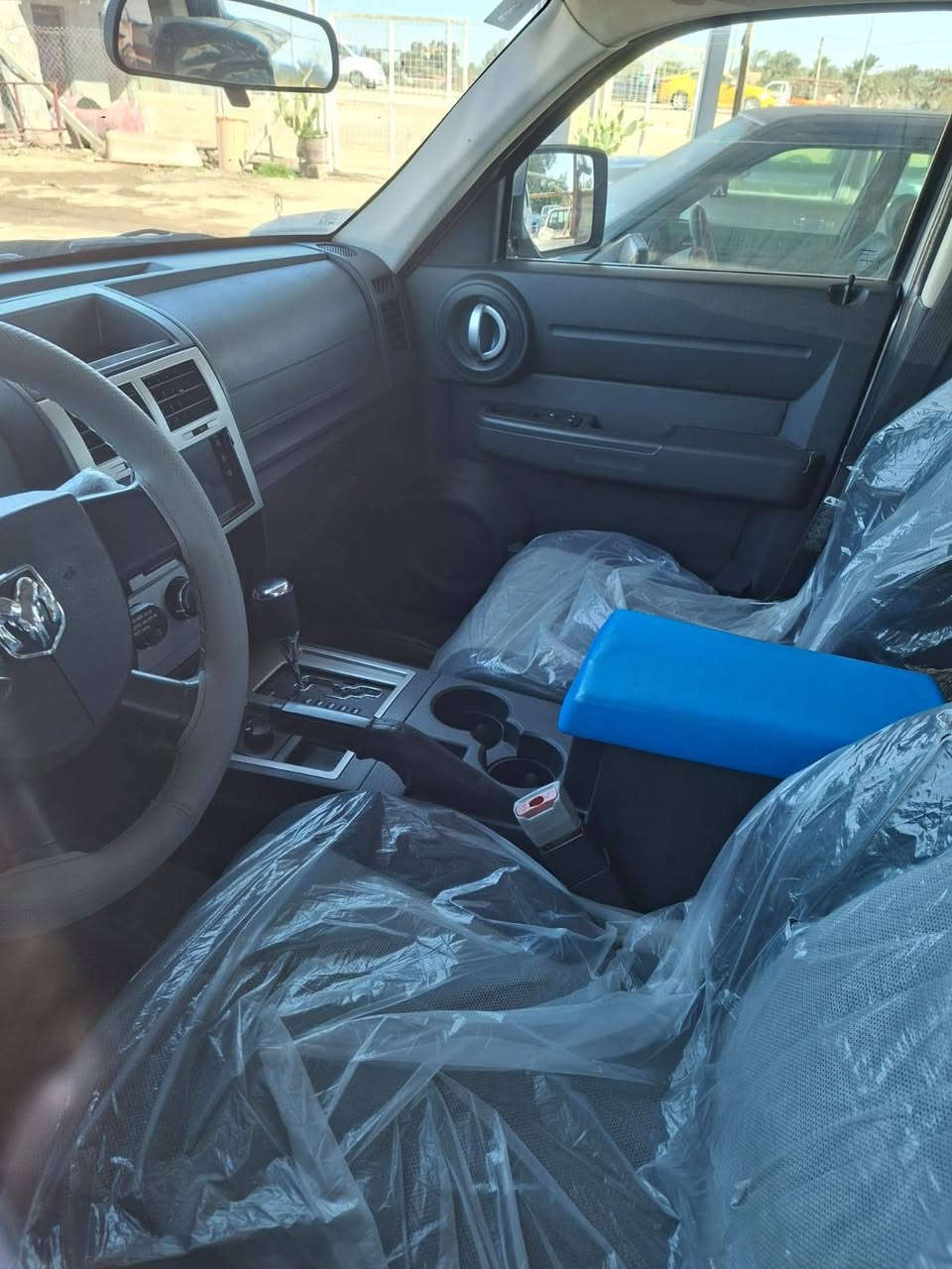 السلام عليكم للبيع او مراوس دوج نترو ٢٠٠٨  ٦ سلندر مكفوله من الضربه بيها صبغ باب واحد اثر جراد جاهزه مابيها اي نقص وبأسمي رقم دولي السعر ٩٠ $ وبيها مجال ***********
