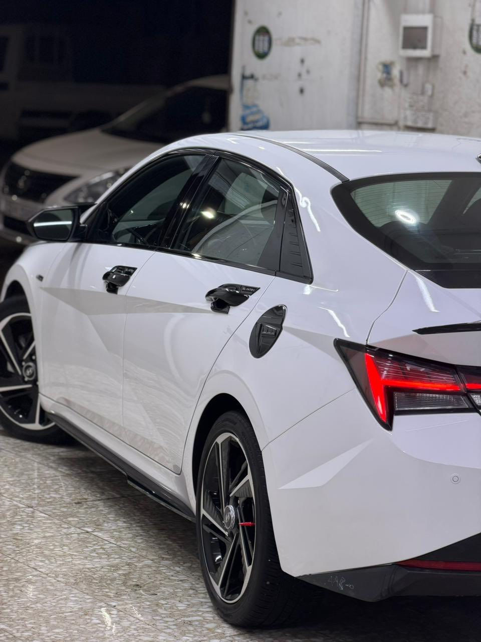 النترا N Line فول فول مواصفات
موديل :2023 
محرك : 2000 تيربو 
لون : ابيضّ 
دخول حديث ماشيه ٥١ الف كيلو 
حادثه قبغ جنطه فقط لا دواخل لا اريباك لا لغد كله مكفول … مكان سياره بغداد 
___________
المواصفات N Line 
شاشه دجيتل متصله 
كشنات حضن كله علامات N ريكارو 
كشنات تدفئه سايق وراكب جلد وقماش
فتحه سقف 
تحكمات ستيرن 
شفتات ستيرن 
أشاره ترحيب 
تحديد سرعه 
كأمره خلفيه 
رادار امامي 
رادار جانبي 
رادار خلفي 
حساسات خلفيه 
3 انضمه 
Sport _Normal_eco
حادثه قبغ جنطه فقط لا اريباك ولا دواخل ولا لغد كله مكفول                      بغدادحي القاهرة***********
