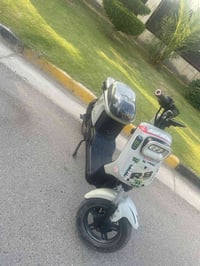 دراجه شحن للبيع  المواصفات  ١/شاشه لعرض السرعه و الشحن  ٢/إشاره يمين و...