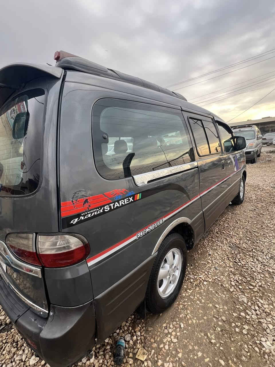 السلام عليكم ستاركس موديل 2007  شواصي  ابلاد لاتنكيد ولاتصليح رقم انكليزي سنويه 2030 مصفره مرور خط وبحث جديد وشرط التحويل المباشر  مفتوح كير عادي مكينتها وكيرها واكسلها مكفولات حداديته جيده كهربائياتها كلها شغاله سنتر لوك ريمونت دواخلها كلش نضيفه مصبوغه للجماليه فقط 
قماره وتكم بدون قطره خياس السياره نضيفه ومحافض عليهاا
السعر 78 وبيه مجال للطيبين العنوان الحله الاستفسار
***********
***********
