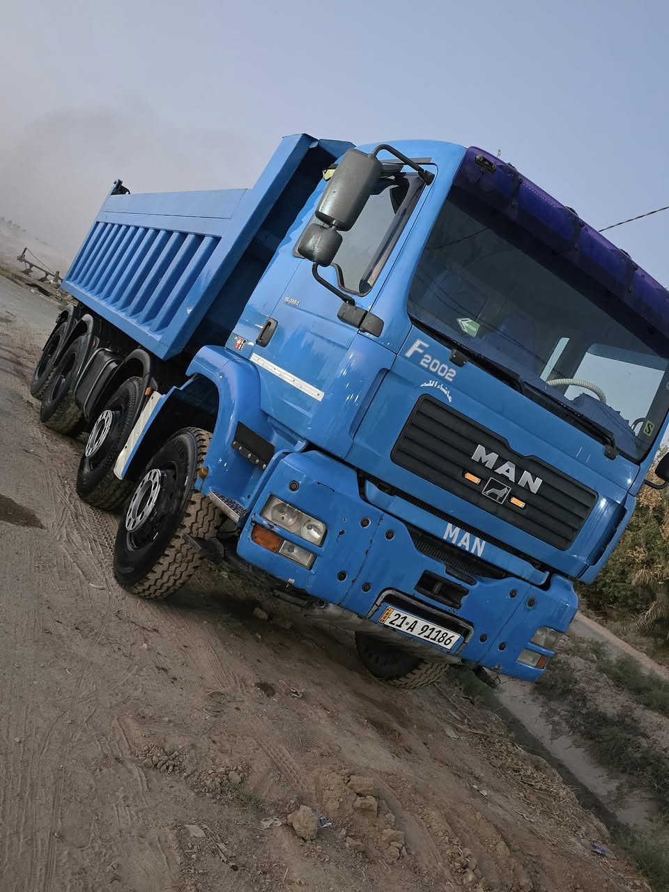 للبيع مان تيكه بلادي قلاب عكرب بلادي موديل ٢٠٠٣جاهزه للعمل تخم تاير تبريد بلادي بسمي ***********
