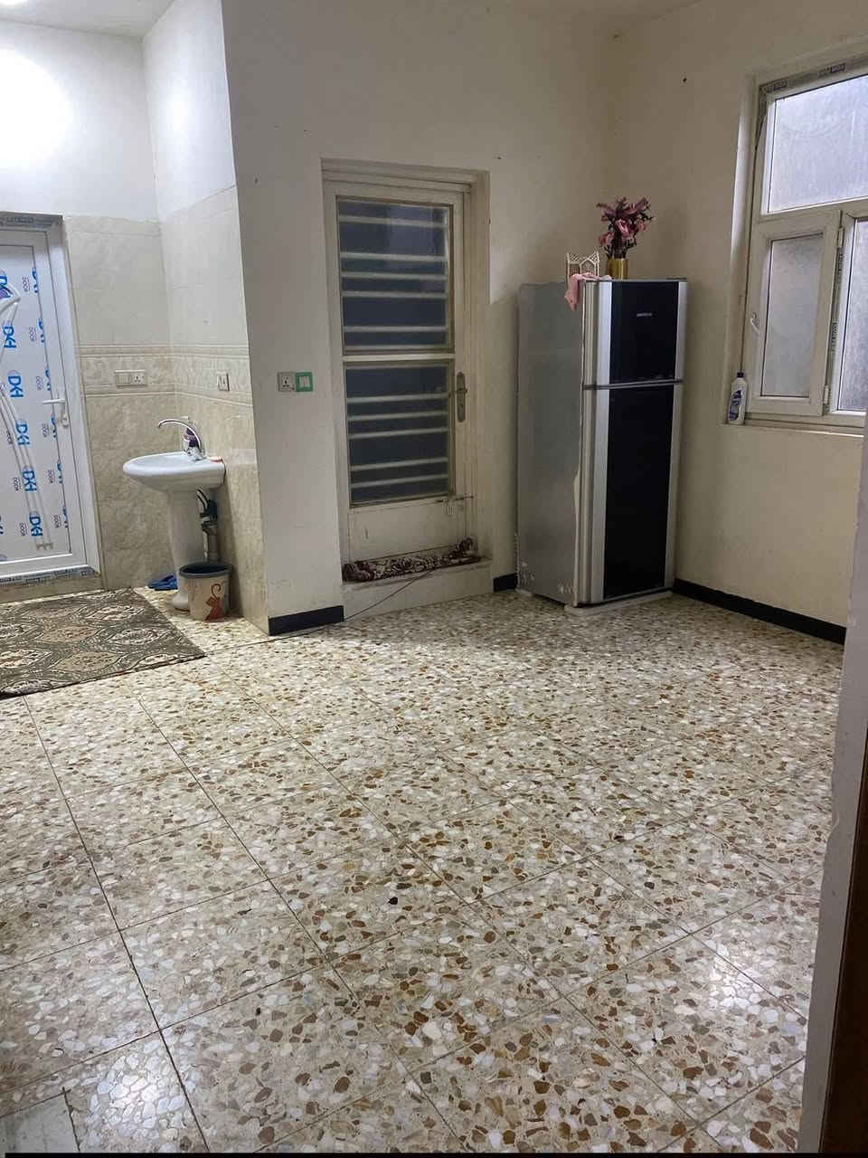 دار للبيع طابو صرف– بابل / الأكرميين / شارع المدارس
موقع مميز قريب جداً من المدارس والمستشفى.

المساحة: 125 مربع

البناء: جديد سنة 2021

طابو صرف

الأبواب: وحدادية درجة أولى

تفاصيل الطابق الأرضي:

 • صالة

 • مطبخ

 • استقبال

 • 2 غرف نوم

 • مجمع صحي

تفاصيل الطابق الثاني:

 • ثلاث غرف نوم

 • صالة

 • مجمع صحي

 • سطح 

 

البيت جاهز من كلشي 

للاستفسار الاتصال 

*********** واتساب أرشد الحلي 

مكتب المجد للعقار
