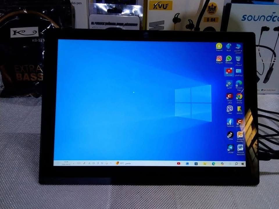 لابتوب محموله سعر ١٧٥ وبي مجال i5 جيل 7
رام 8 
هارد 256 ssd m.2 
عوزهة فقط بطاريه وسماعه  
*********** واتساب
