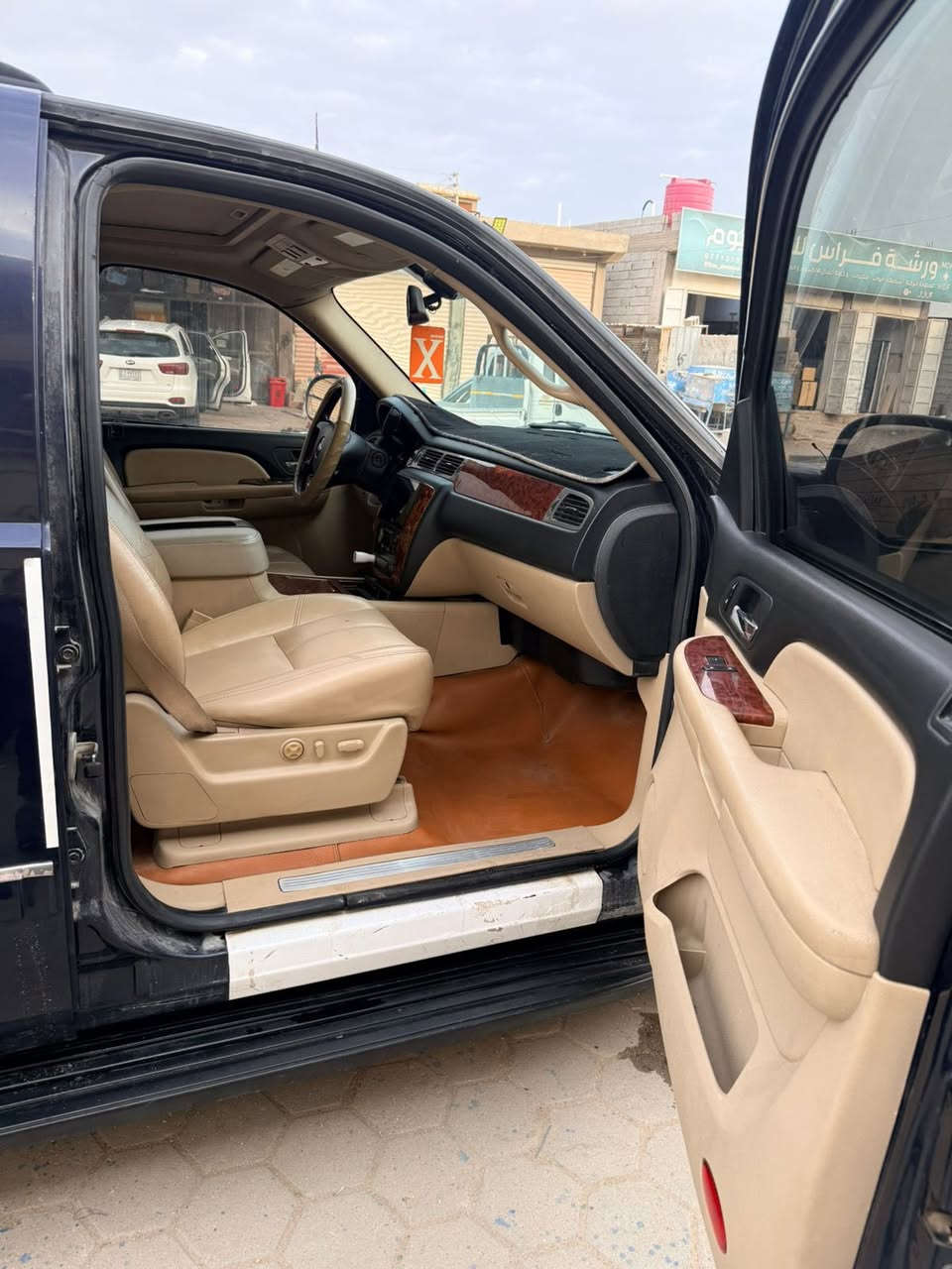 السلام عليكم تاهو 2008 فول موصفات خليجي سياره معلايه 2014 رقم بغداد  سياره مكينه وكير كارتون تبريد ثلج حداديه جديده تخم تاير جديد سياره كفاله من ضربه فقط بيها مكانات صبغ بيهه بنيد صبغ سياره LTZ
السعر 135 وبيها مجال 
العنوان البصره سفوان 
الرقم ***********
