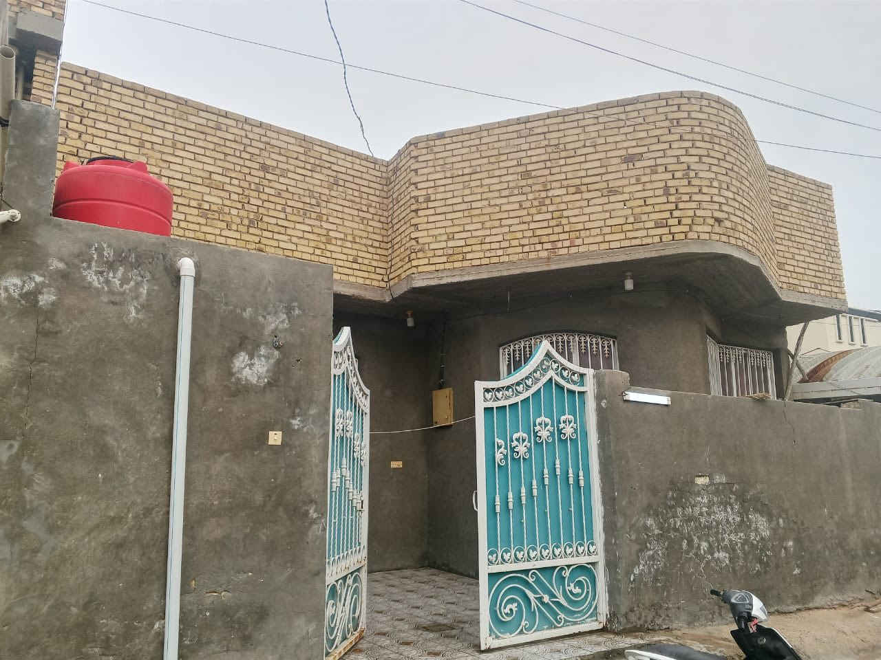 الثالث بيت لبيع مساحة 200 متر طابو زراعي سند 25
الموقع كاع الزكندري 
قرب المدرسه 
البيت يحتوي 
استقبال 
وصاله 
غرفه عدد 2 
مطبخ 
مجمع صحيات داخليه وخارجيه 
البيت حديث جدن 
‏اتصال على هذا الرقم
￼***********
