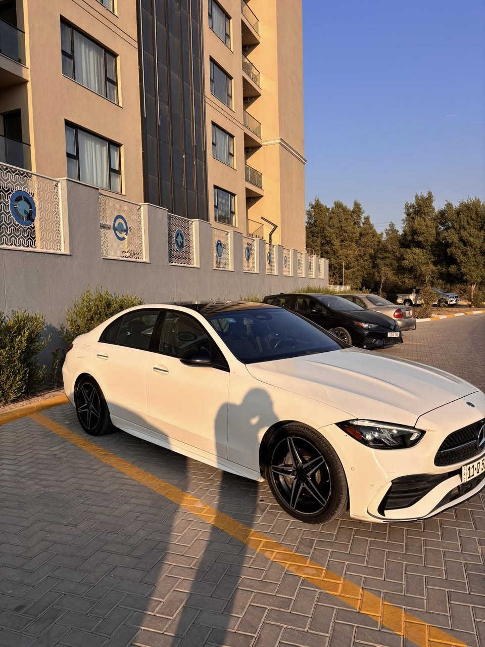 ⸻

🚘🔥 للبيع مرسيدس C300 موديل 2023 🔥🚘
⭐ كت AMG بلادي أصلي

🌞 بانوراما
💡 لايتات داينمك
🛑 رادار أمامي
🟠 نقطة عمياء
🔙 رادار خلفي
🤖 قيادة آلية

🔥 كشنات تدفئة
⚡ كشنات كهرباء
🌈 داخل LED بـ 64 لون
🔊 سستم سماعات Sennheiser
📷 كامرة خلفية
🧭 حساسات 360°
🅿️ أوتو بارك (ركن ذاتي)
🚗 5 أنظمة قيادة
🔥 ستيرن تدفئة
🖥️ شاشة متغيرة (4 ثيمات)

🛞 ويل AMG أصلي 18 إنج
📍 ماشية 30,000 كم فقط
✅ السيارة عليها كت AMG أصلي

🇺🇸 وارد أمريكي
🔧 (جامَلِغ أمامي مبدّل أصلي – جامَلِغ خلفي مصلّح)
🚫 بدون دواخل
🛠️ كير ومحرك مكفولات من الفتح والتبديل

📍 المكان: حي الجهاد

💰 السعر: 39,000$

📞 للتواصل:
+964 771 193 6921
