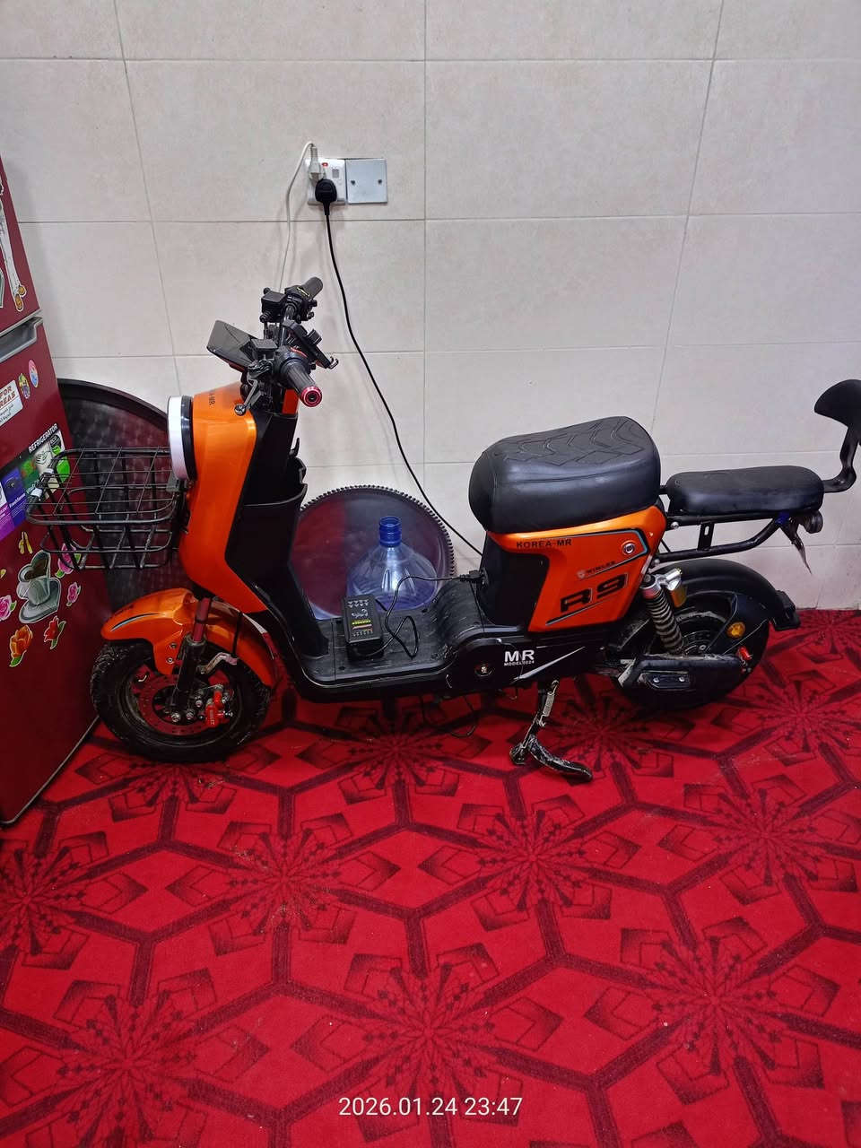 السلام عليكم
دراجه شحن R9 

مديل 2024 سرعه 99

 دراجه حلوه 

بيهه نضام R 

يعني بيهه بك 

دراجه نضافه 

100/100

الدراجه من لبيت للشغل 

ما استخدمهه هواي

 ملف 1500

سعره 425

وبي مجال بصيط كلش

مكاني البصره جزيره باب الهوى

***********
