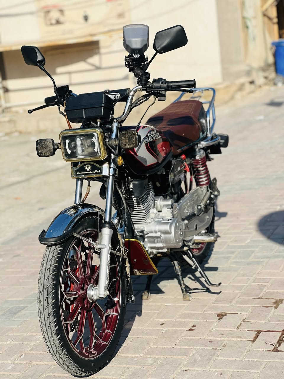 السلام عليكم
دراجه سيفان مكينه شرط برغي ما مفتوح موديل 2024 مكفولة من كلشي شرط شلعه ومعدل ع ال3 ترفع مال جنايه تأخذها ما تصرف عليها ربع شاصي شرط وايرمنيه شغاله الدراجه فوول 
 سعر 700 وبيها مجال خاص مفتوح 

 ***********
