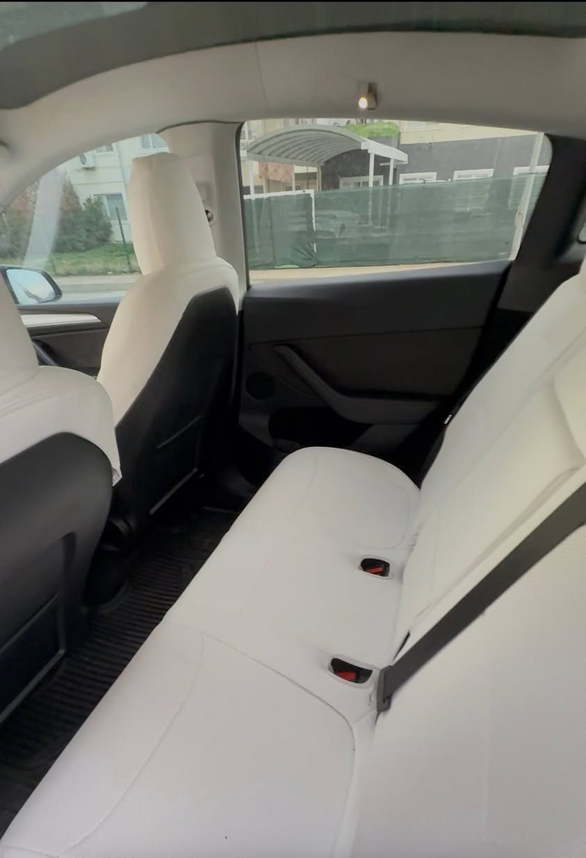 السلام عليكم
تغليف كشن تسلا Y جونيبر ترهم على الموديل القديم و الجديد ماركة اوربي لون ابيض استخدم اقل من شهرين السعر 150 الف و يوجد توصيل الى كافة المحافظات
جان مشدود على سيارتي موديل Y 2023


**إذا كنت صاحب هذا الإعلان وتريد حذفه لأي سبب، رجاءا أرسل رسالة إلى الدعم الفني**