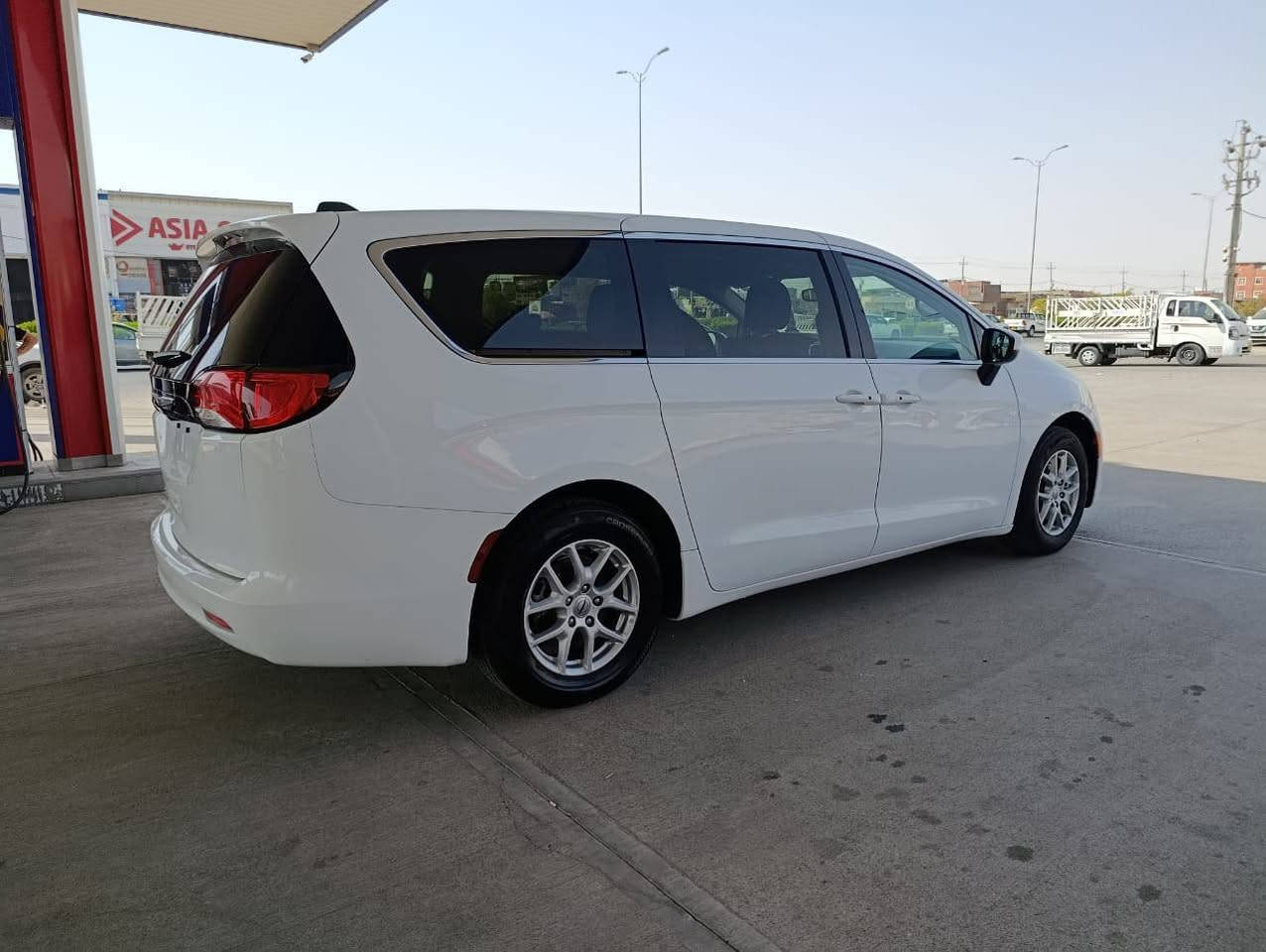 🚘 كرايسلر فيوجر  2024

- وارد امريكي 
لون ابيض
- ضرر : جاملغ امامي يمين و نص بوند و جاملغ امامي يسار شبر و بدون ايرباك (كافه الايربكات سليمه 100/100 
- رقم شاصي  2c4rc1cg6rr153000

- محرك V6 سعة 3.6 لتر
- كير أوتوماتيك
- الأبواب سلايد كهربائية
- مراقبة النقطة العمياء مع تنبيه على المرايا الجانبية
-  تنبيه الاصطدام الأمامي صوتي وبصري
-  بريك تلقائية لتفادي الحوادث أو تقليل شدتها
-  نظام تثبيت السرعة التكيفي يتحكم بالسرعة حسب حركة المرور ويوقف السيارة ويعيد تشغيلها تلقائيً
- شاشه لمس تدعم Apple CarPlay و Android Auto
-  4 مايكروفونات
-  منافذ USB و HDMI
-  ماسحات زجاج أوتوماتيكية تعمل عند نزول المطر وتعدّل سرعتها حسب الشدة
-  سيارة متكاملة، عائلية، فخمة، مريحة وآمنة، وجاهزة للاستخدام مباشرة

 السعر: 182$ ورقه بدون رقم 

تترقم محافظات الاقليم 
اربيل دهوك سليمانيه 

تترقم خصوصي و تكسي حسب رغبه المشتري👍

عنوان:اربيل شركة نورالبصرة شارع ١٠٠م مدينه معارض 
للتواصل
***********
*********** أربيل, العراق
