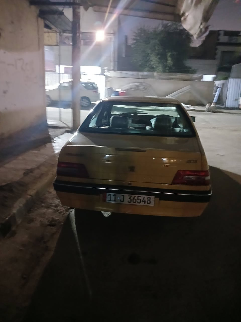 السلام عليكم سياره بيجو الميس 405 الموديلا 2015  بيه طخاه خفيفه باجمالق أمامي مال السائق المكان بغداد حي العامل قرب مسبح الرافدين الاسعر 45بيه مجال رقم الهاتف التوصل عل الوتساب  ،***********
