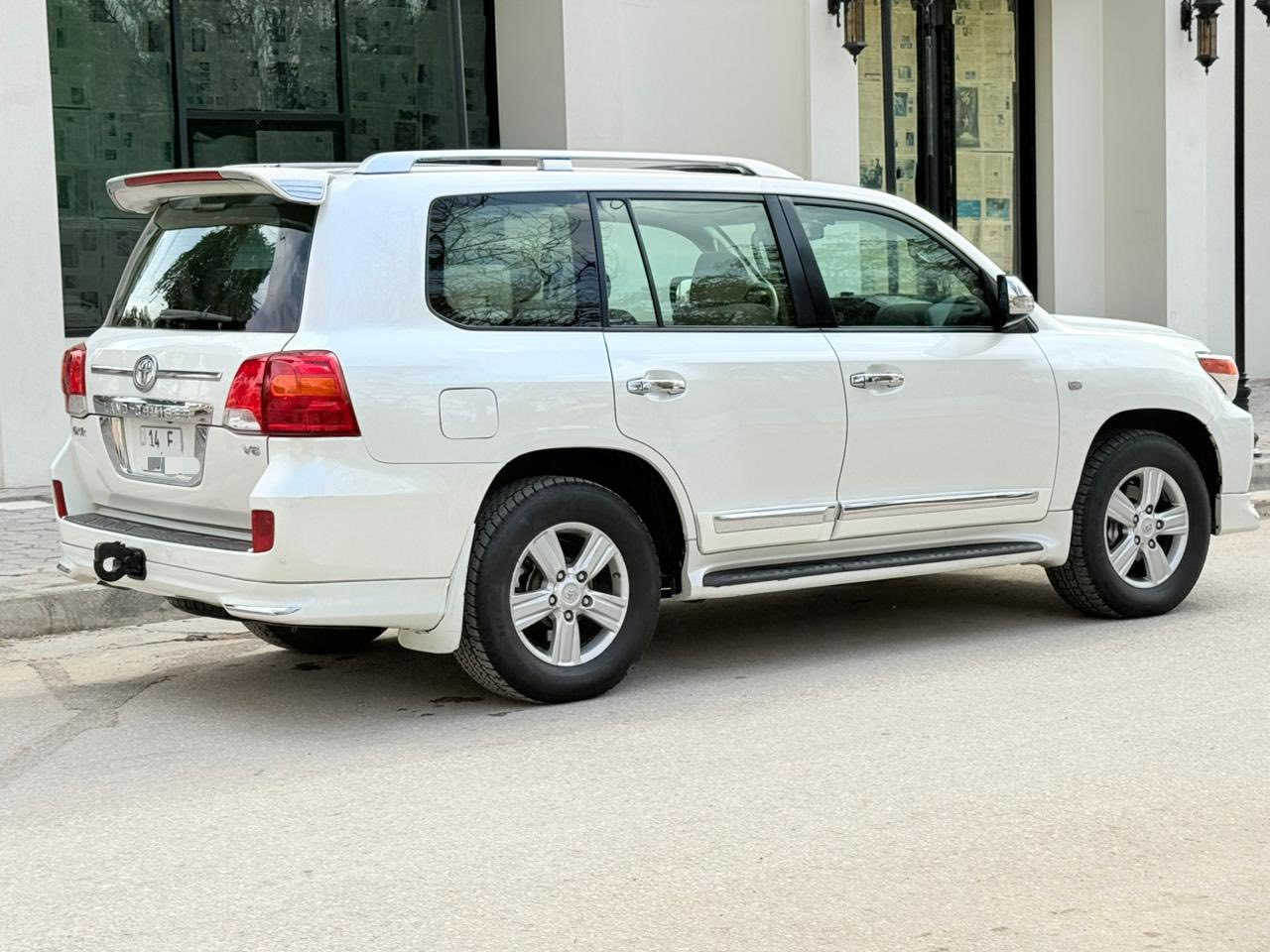 لاندگروز 2009 بريم السعر 278 قابل للتفاوض كفاله عامه ضربه وصبغ وتبديل مواصفات فتحه فول واحد عله واحد مكينه وكير مكفولات حداديه جديده تخم جديد داخل بيجي كامره خلفيه
شاشه كامره دواره علمن سياره بسمي مشروع وطني سنويه ل 31 محرك V6 
سياره جديده وجاهزه مكان سياره كربلاء ***********
