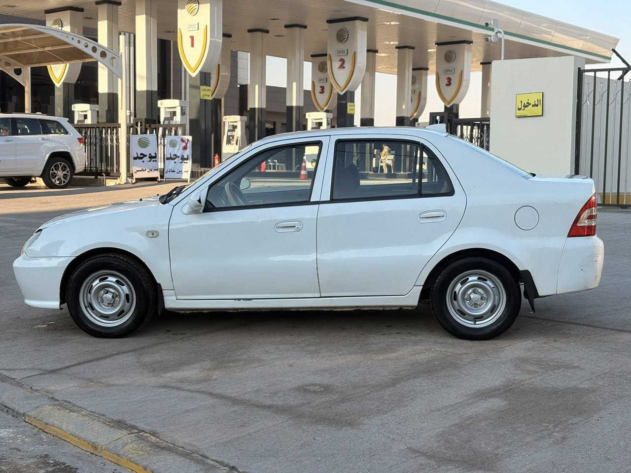 السلام عليكم ck للبيع
موديل 2013 
سنوية 2028 
شرط التحويل السيارة باسمي
قصة جديدة
طخم تايرات جديد
باتري جديد 
تبريد ثلج وتدفئة
ماشية 214الف كيلو حقيقي
طخم امامي خلفي جديد 
كير ومكينه عل فحص 
وايرمنيه كلها شغالة 
بيها صبغ بابين اليسار اثر طخة خفيفة كلش
ودائر جاملغ الورا يمين صبغ ودائر جاملغ الامامي صبغ فقط

طالب عليها 52 ورقه وبيها مجال بسيط 
للتواصل اتصال 
***********
