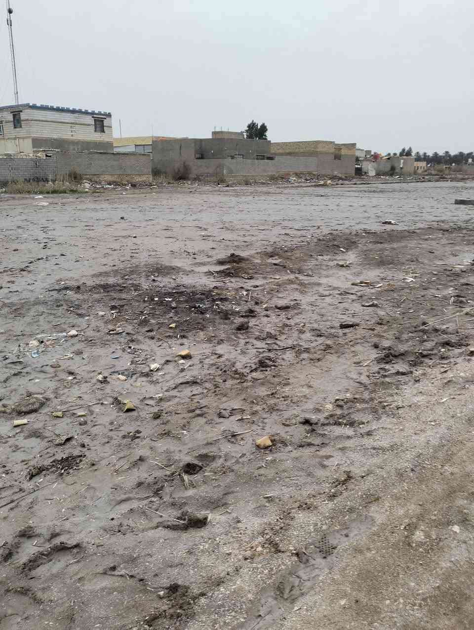 قطعه البيع مسحه 1260 منطقة الشوفه تبعد عن الشارع العام 150 متر الستفسار ***********
