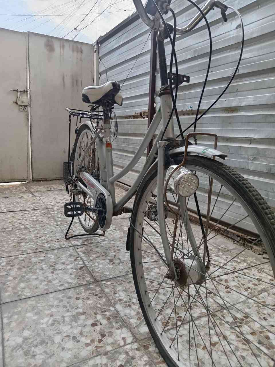 السلام عليكم بايسكل للبيع العر ١٠٠ عنوان الشرطة الخامسة،،، ***********
