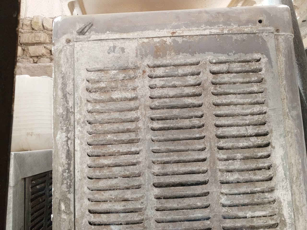 مبردة فافون العراقية الأولية
الحجم الكبير شغاله وجاهزه تحتاج بس تنظيف وحلفات 
جدد 
الشراي يتصل وبخدمته 
***********
