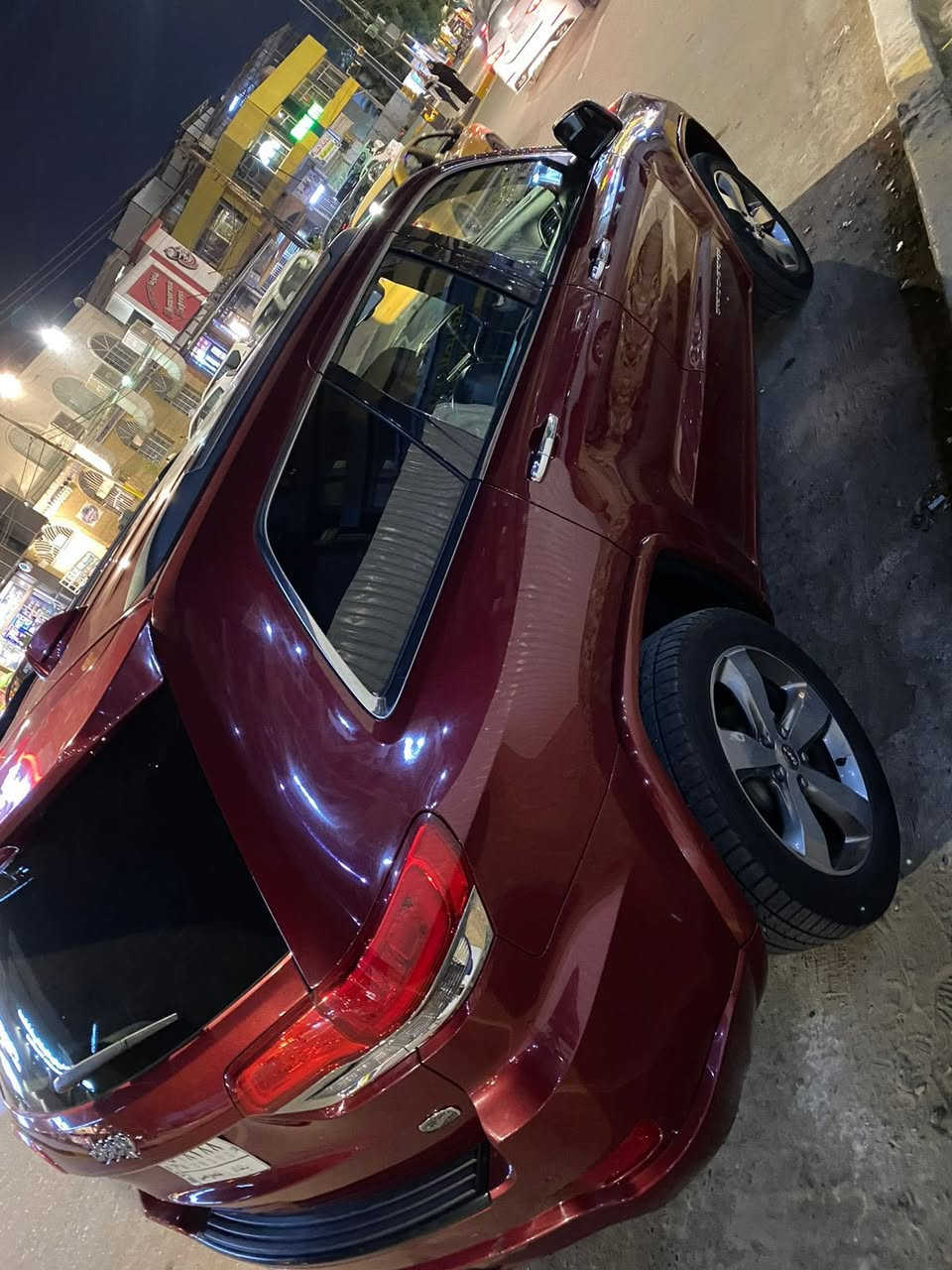 السلام عليكم
للبيع او مراوس جيب كراند شيروكي اوفرلاند 2015 فول مواصفات معروفة 
وارد امريكي حادث جاملغ امامي يمين بدون دواخل بدون شواصي بدون لغد بدون ايرباك  السيارة حلوه ونظيفة وماناقصها اي شي ماشية 95 الف ميل  الحادث مرفق بالصور  السعر 23300$ مكان السيارة بغداد الكاظمية  للتواصل واتساب فقط ***********
