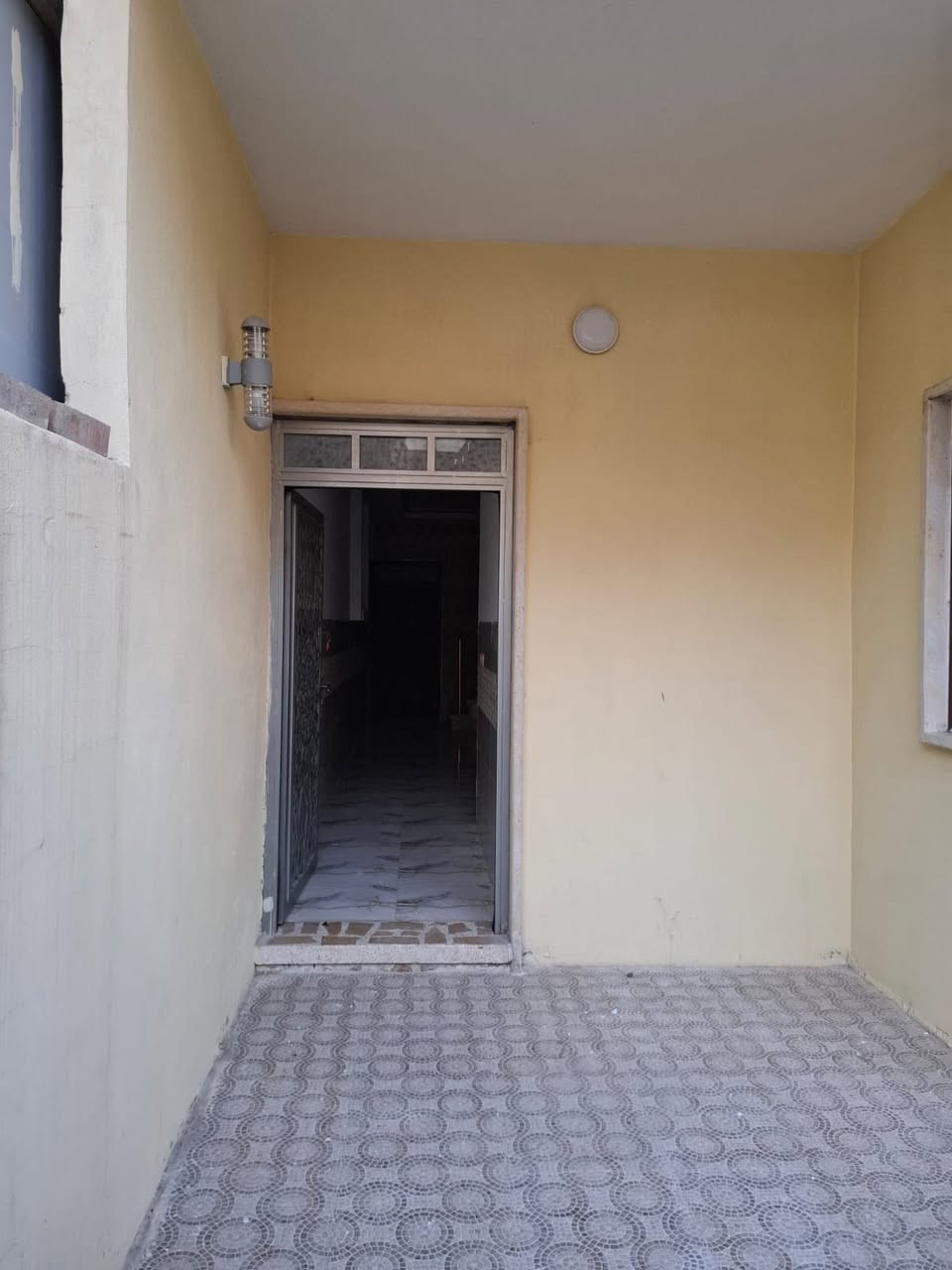 دار لايجار  طابقين 
حي الفلاح قرب جامع الثقى
مساحه  ١٠٠ بناء جديد 
للاتصال والاستفسار ***********
