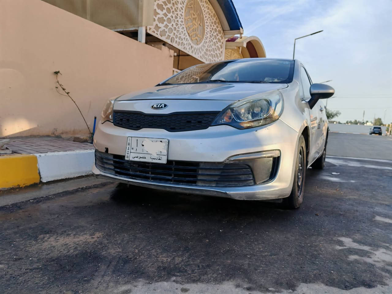 السلام عليكم،

للبيع سيارة كيا ريو موديل 2017، السيارة نظيفة جداً واستخدام نظيف

مواصفات وتفاصيل السيارة:

الموديل: 2017
المواصفات: خليجي / قطرتين

حالة البدي: السيارة مكفولة (بدون حوادث أو صبغ او معجون  ..تكحيل فقط)، وتوجد فقط شخوط بسيطة جداً لا تعيب المنظر العام.

المحرك والكير: بحالة ممتازة مع تبديل دوري للزيت وزيت الكير عناية تامه!

الداخلية: نظيفة ومرتبة.

مانع انزلاق 
شاشة أندرويد 
تفدئة تبريد 
كاميرا خلفية وكامرا تسجيل بالمرايا داخليه
رياضي عادي
أوتوماتيك
- السنوية ساقطة شهر 9 2024 ( ماعندي فراغ )

السعر ---- 105$
رقم الهاتف 
***********
او اكتب تعليق للتواصل
