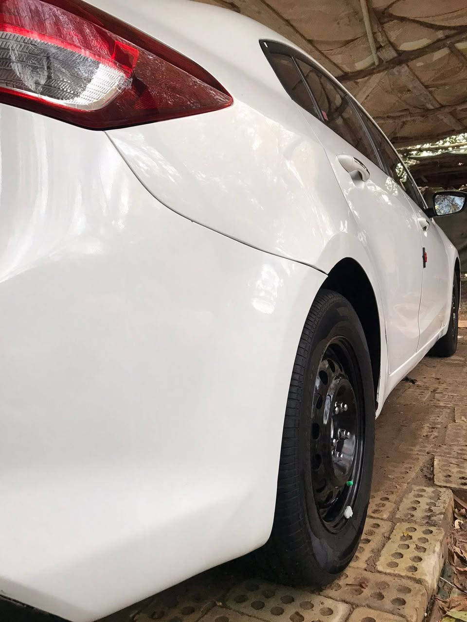 السلام عليكم سيراتو ٢٠١٨ فول عده الفتحه
١بصمه
٢كامره 
٣حساسات 
٤تحكم صوبين 
٥جلد بلادي هاي فوكا تلبيسه 
٦اربعه دسك
٧خمسه ويل كب بيها ويل كل البلادي بس ذني اني مخليهن  السياره رقم اربيل بسم شركه تريد تحويل تريد وكاله اي شي حاضر وهاي صفاحها موس صلوات السياره بيها دور مال جاملغ الخلفي انتبه الدور والباقي مكفول شوف العين بعد السياره مكانها نجف السعر ١٣٥وبيها مجال للستفسار ***********
