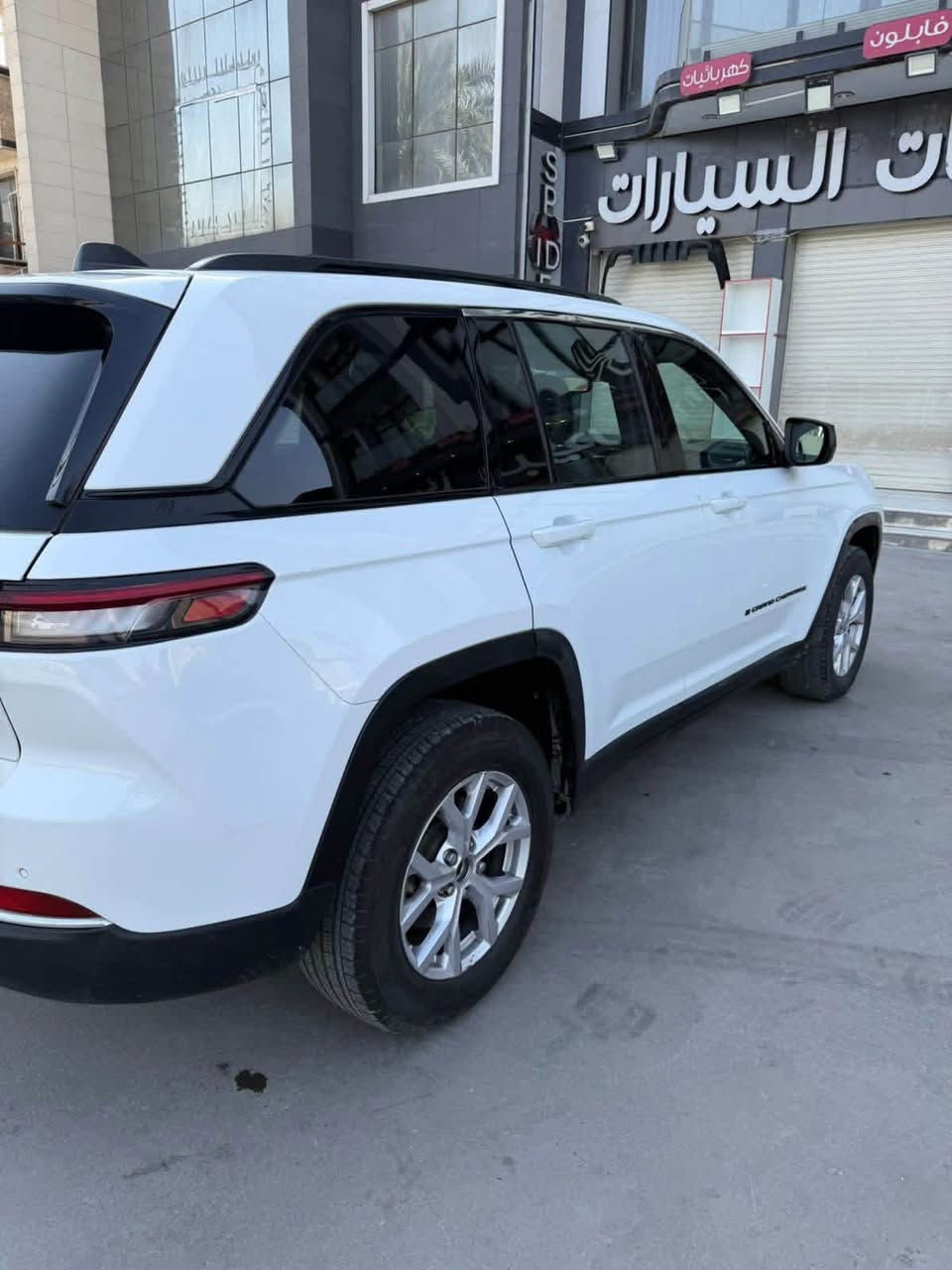 جيب لاريدو موديل 23  5 راكب قصيره سياره بغداد بسمي بدون ايرباك حادث سرقه فول لخير عده الفتحه ماشيه 21 الف اريد مراوس بجكساره موديل 11 او 12 مكاني ميسان لتصال ***********
