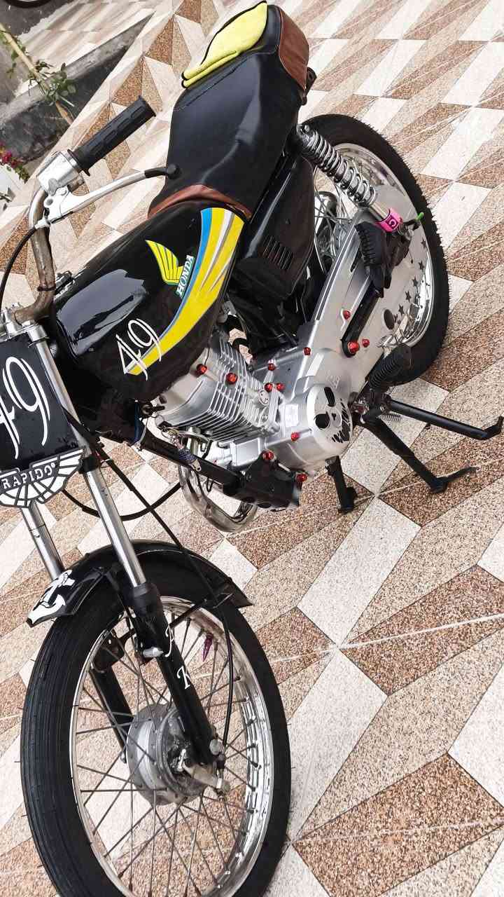 اسلام عليكم دراجه اوراق اصوليه كامله  شاصي ارشه موديل 16 دراجه ماعوزه شي ضفايره كامله وره وكدام اشاير اكلوب وره كدام باتري كلشي كامل بس اجيب اكلوبات وشد دراجه خير من الله مكينه نامه اصلي شلامجهه برغي مامفتوح ترقيمه يمك بال ناصريه تجي اداور وتروح مكاني ناصريه فضليه الشراي بي خير ويدلل متواجد فيس اتريد تخابر انه خادم . ***********
