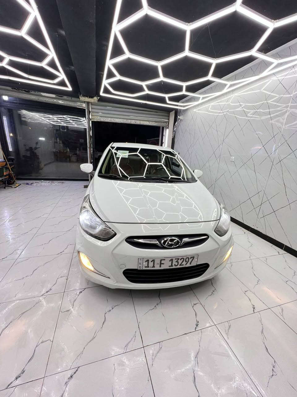 سلام وعليكم
اكسنت موديل ٢٠١١ فول عده الفتحه 
صدر جديد تخم تاير جاهزه  مكينه ١٦٠٠ قطرتين 
السونار موجود بيه بارد خفيف فقط  بلجاملغ والباب الخلفي مكاني بغداد حي الجهاد ***********
