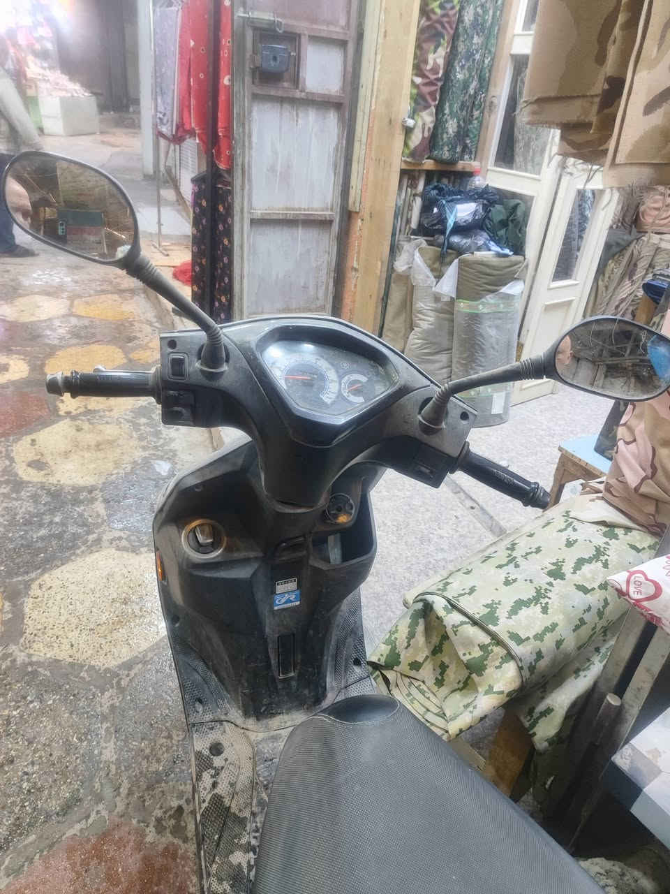 السلام عليكم
اكزز كلش نظيفه كلش ماناقصه 
موديل حديث خير من الله 
السعر 13 ورقه مكانه الحله 
***********
