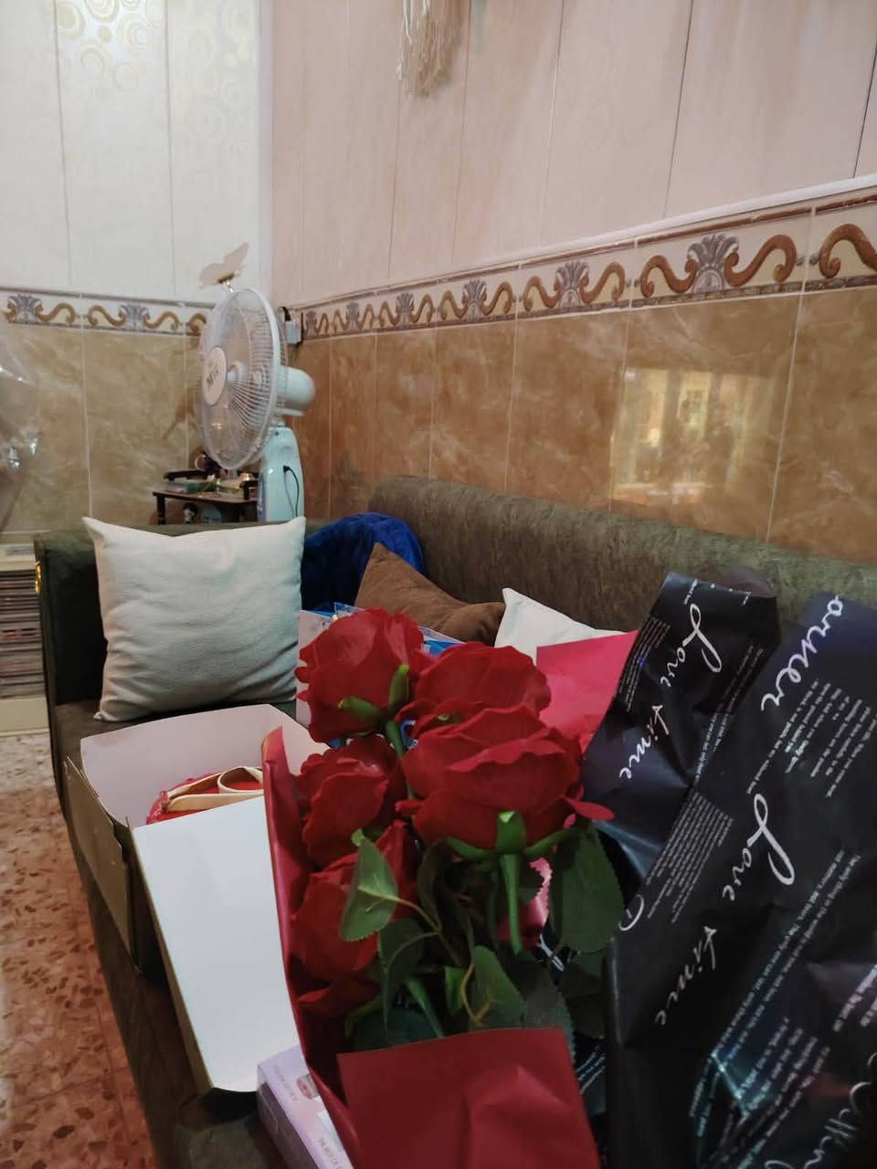 🏡 منزل للبيع – ناحية أبي غرق / حي الحسين
فرصة مميزة للسكن ✨
📍 الموقع: حي الحسين – قرب مدرسة حسن شحاته
📏 المساحة: 125 متر
🏠 البناء: جديد – طابق واحد
🛣 يبعد عن شارع كربلاء حوالي 200 متر
📌 ثاني بيت عن الركن
🚗 على التبليط (شارع مبلط بالكامل)
🛋 المنزل يُباع مع الأثاث بالكامل
💰 السعر: 122 مليون دينار
موقع هادئ وقريب من المدارس والخدمات، جاهز للسكن فوراً بدون أي تكاليف إضافية.

#للاستفسار والمشاهدة مراسلة خاص 📩 أو الاتصال على الرقم: (***********)
