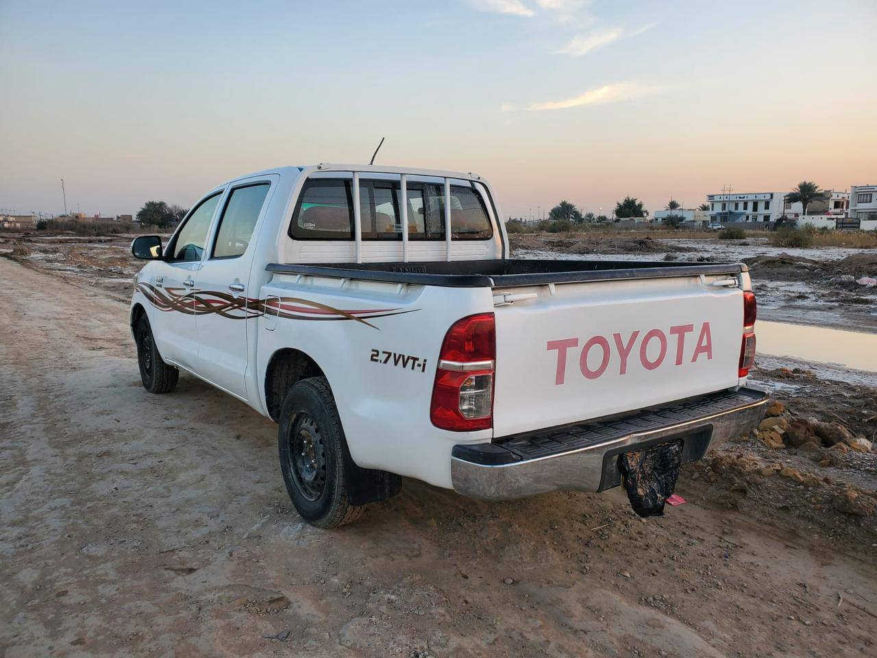 بيك اب تويوتا هايلوكس(فلاونزه) موديل 2015  ادوات بدون رقم كير عادي مكفوله من  عشاير والسرقه ومكفوله من الكص بيه تكحيل بعض المناطق والجاملغ الايسر جاهزه ترايك لأربيل ب ١١٥ ورقه وبيها مجال بسيط للمزيد من التفاصيل التواصل واتساب عبر الرقم الاتي *********** فقط واتساب
