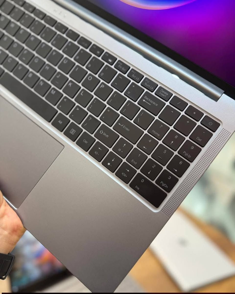 Intel Core i7-13620H
32 GB DDR4
SSD 512
الحجم: 16 إنش
الدقة: (2.5K)
معدل التحديث: 165 Hz
وندوز 11
جيل 13
مستشعر بصمة اصبع
كيبورد اضائة rgb
البطارية والشحن
السعة: A5000
مدة الاستخدام: 4–6 ساعات حسب الاستخدام
المنافذ والاتصال
USB 2.0 × 1
USB 3.0 × 2
USB Type-C
HDMI × 1
RJ45 LAN × 1
مقبس صوت 3.5 مم
مروحتان + أنابيب نحاسية لنظام تبريد فعّال
سمك نحيف جدا 6.6m
كامل ملحقات
سعر 550
بصره القبله
***********
