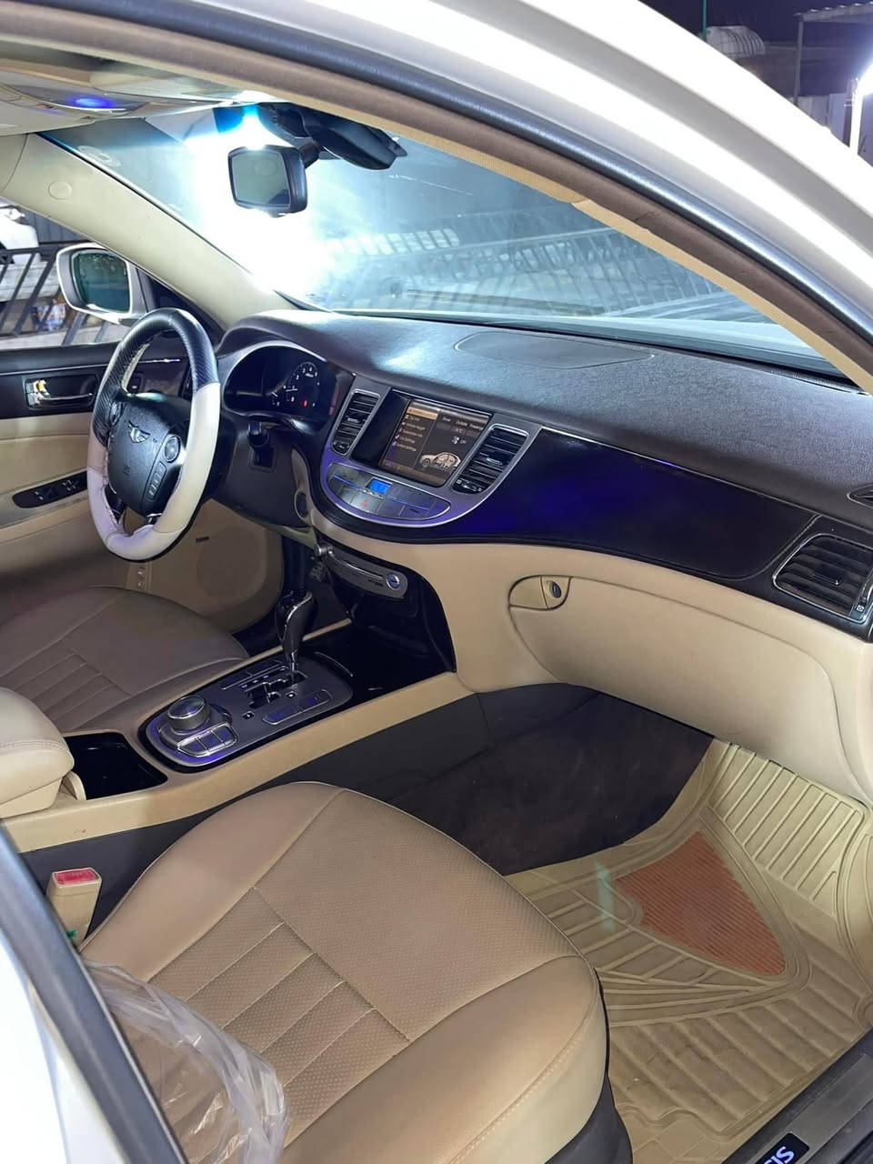 جينسزز 2009 خليجيه فول مواصفات vip 1/1  مكفوله رقم اربيل باسمي مكان السياره ميسان سنويه جديده وهزه جديده مكينه 6 سلندر 3800 دوش ماشيه 150 حقيقي 
مواصفات السياره 
شاشه كبيره
تبريد 4 قطع
حساسات اماميه وخلفيه
كامرا اماميه وخلفيه
ماوس امامي وخلفي
برده خلفيه كهرباء 
وضيعات خزن 3 
ستيرن كهربائي فول تحكم
كشنات السياره الاماميه والخلفيه كهربائيه 
مرايه تعتيم الخارجيه والداخليه 
فول تحكم ستيرن
فتحه سقف  
صندوق كهرباء 
باقي مواصفات الجينسزز معروفه… للاستفسار على السعر الاتصال على الرقم *********** غير متواجد على النت
