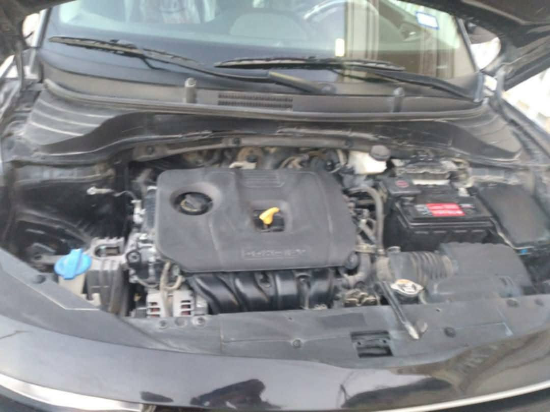 السلام عليكم عندي صول موديل ٢٢ محرك ٢٠٠٠دوش ماشيه ٤٠الف حادثه جاملغ وبنيد وحافلات الغد صبغ مكان السياره بابل سياره جديده بسمي على أيدي تسجل محرك كير تبريد مكفول سياره جديده برغي مامفتوح بيه بس مابيه جك وتاير اسبير أريد اروس اقل منا أريد فرق للتوصل على الرقم ***********او *********** مكان السياره بابل
